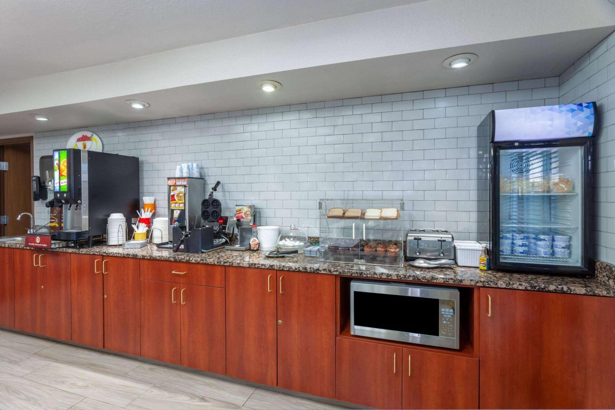 Super 8 By Wyndham Wausau Extérieur photo