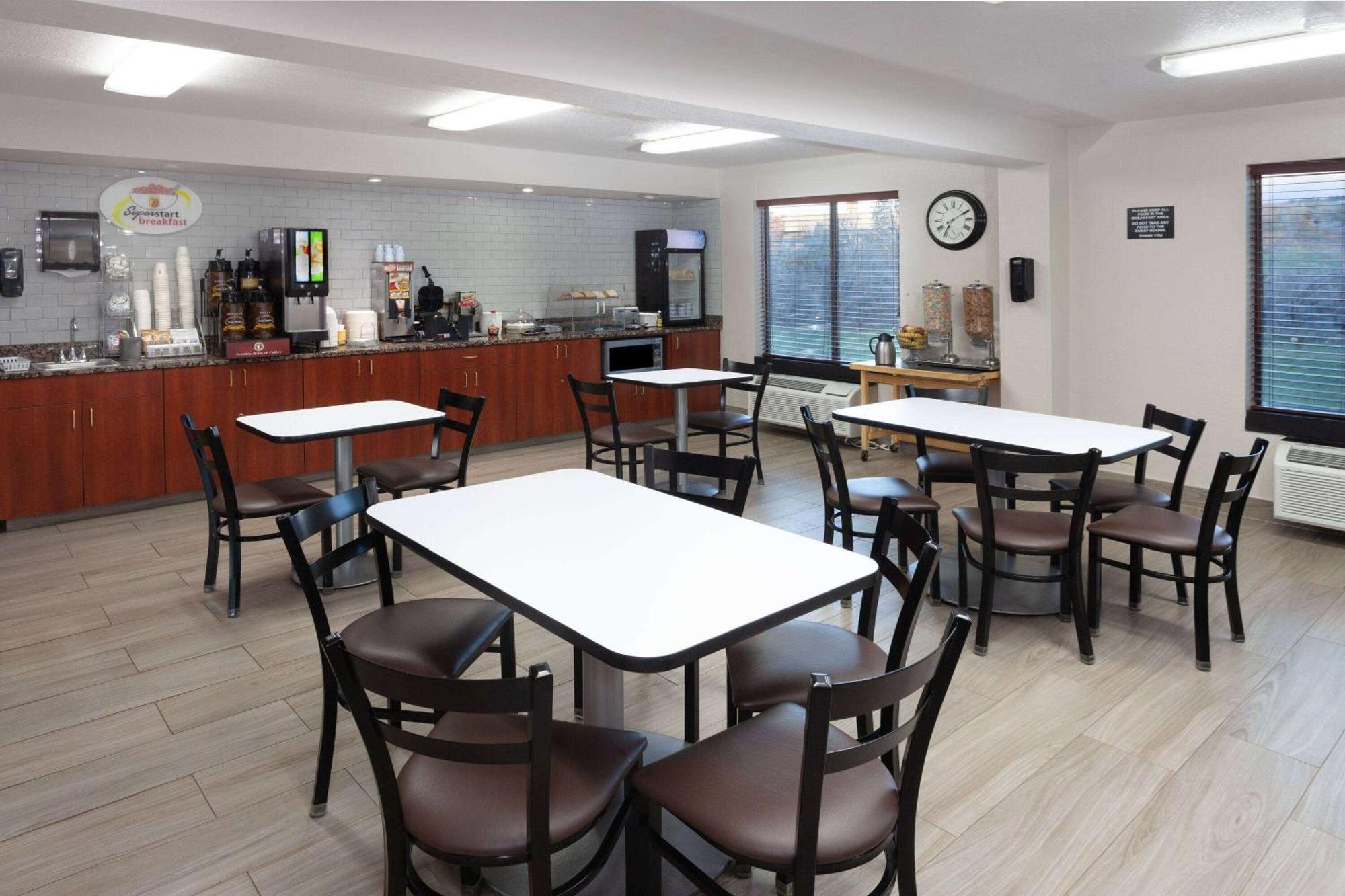 Super 8 By Wyndham Wausau Extérieur photo